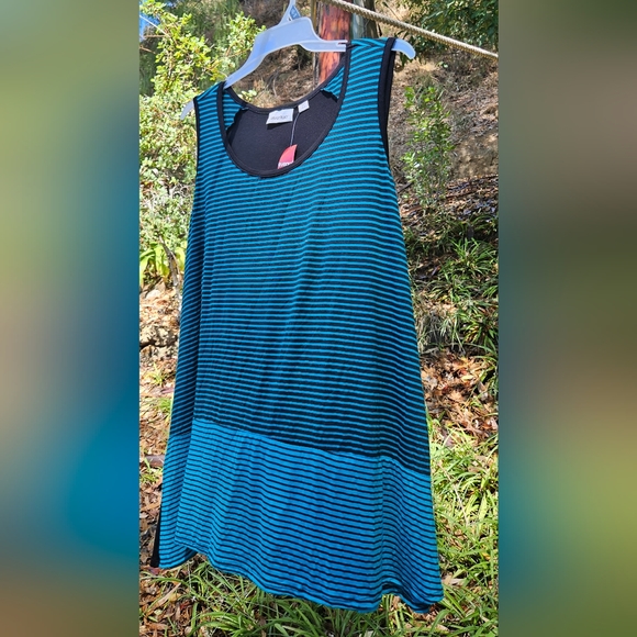 NWT Avenue Asymmetrical Tank Top - Picture 3 of 7